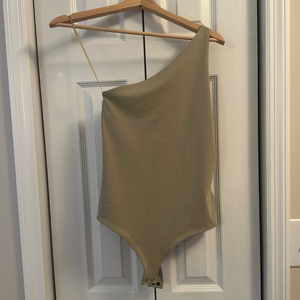 NWOT one shoulder bodysuit